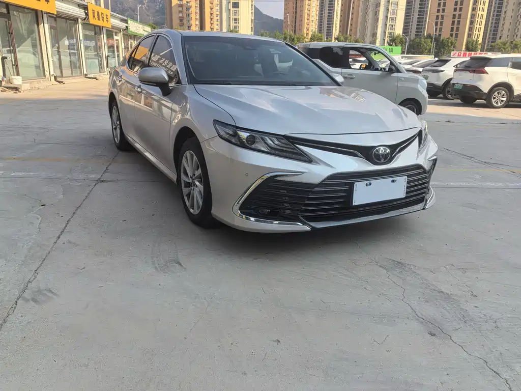 Toyota Camry — фото 3