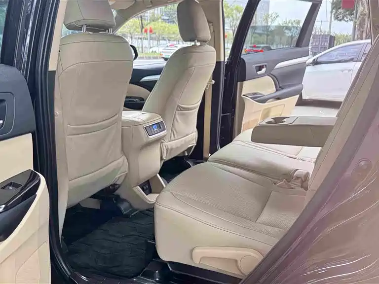 Toyota Highlander — фото 13