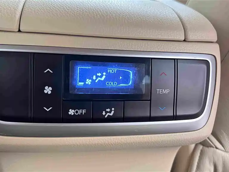 Toyota Highlander — фото 19