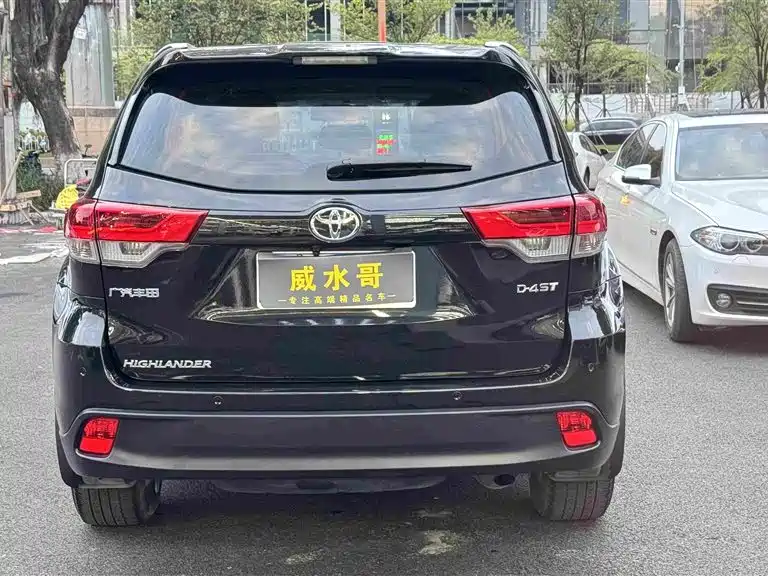 Toyota Highlander — фото 5