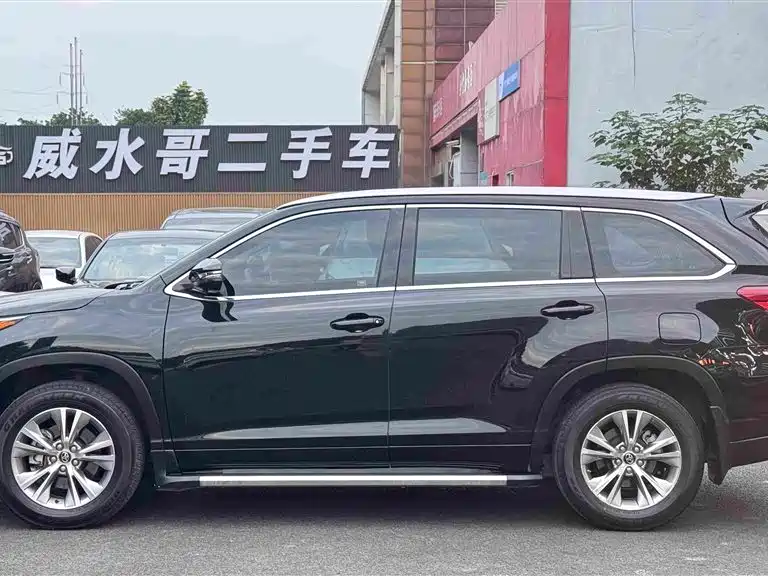 Toyota Highlander — фото 6