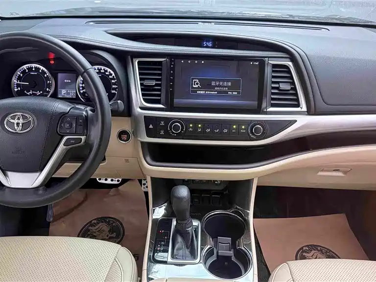 Toyota Highlander — фото 7