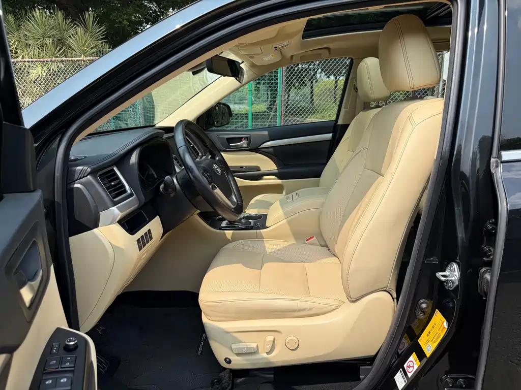 Toyota Highlander — фото 11