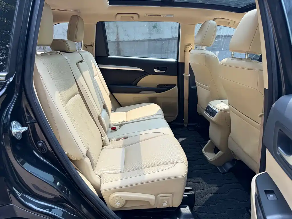 Toyota Highlander — фото 14