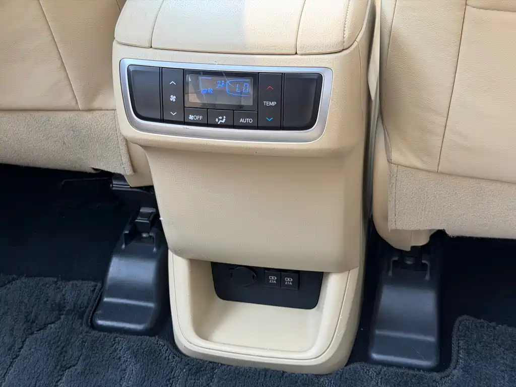 Toyota Highlander — фото 17