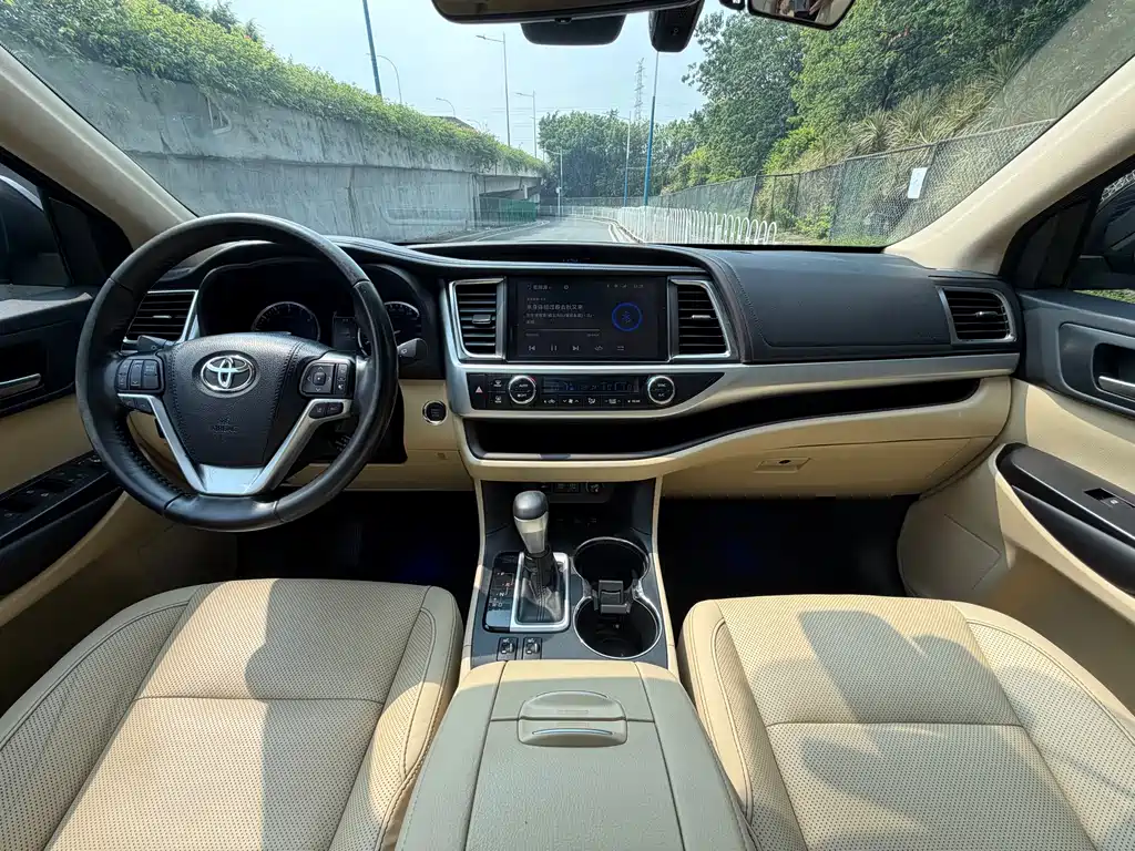 Toyota Highlander — фото 18