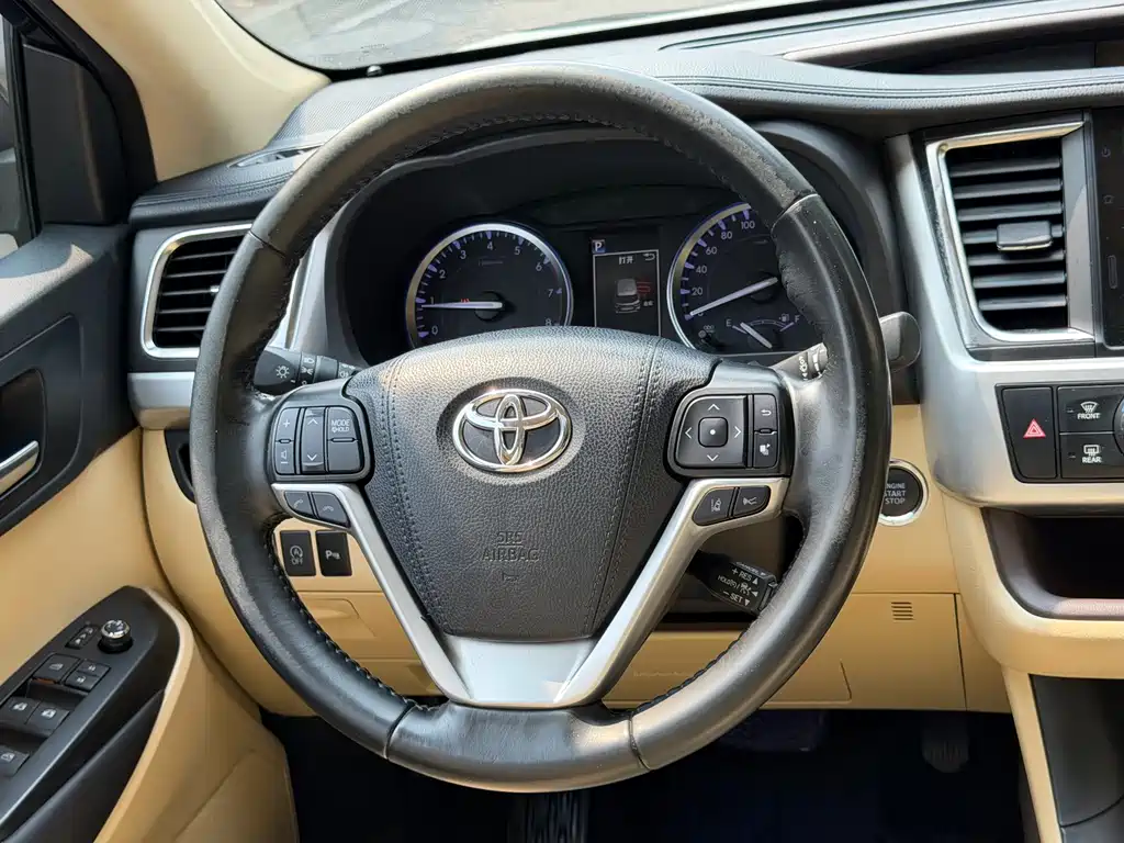 Toyota Highlander — фото 19