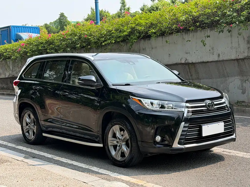 Toyota Highlander — фото 3