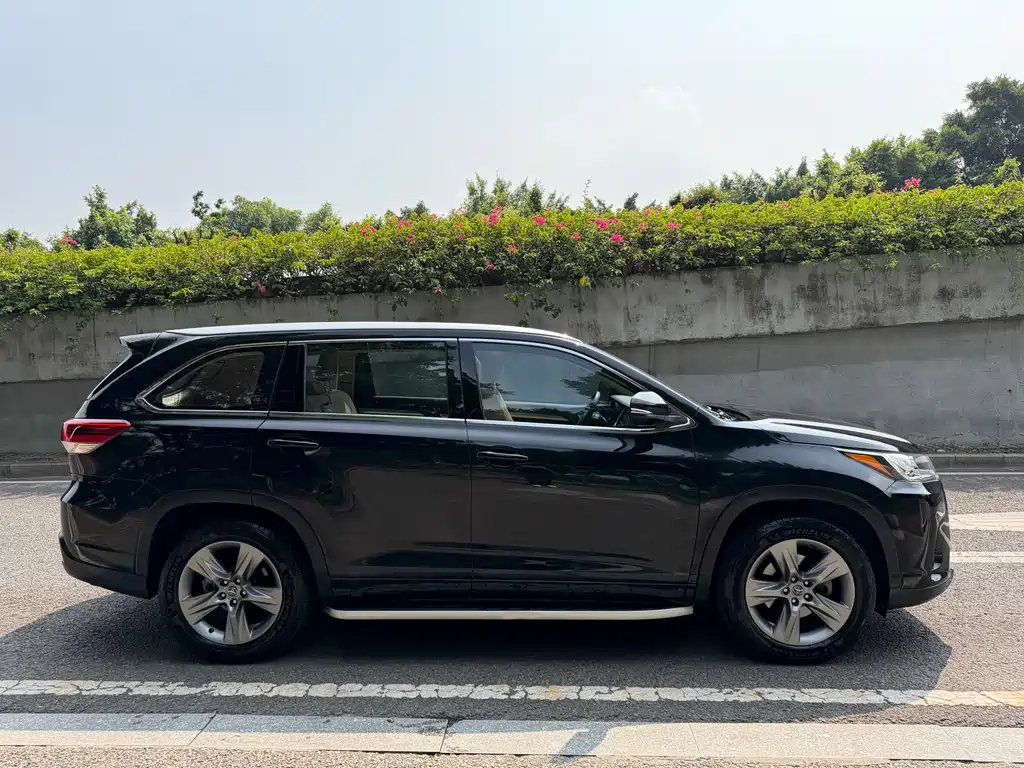 Toyota Highlander — фото 6