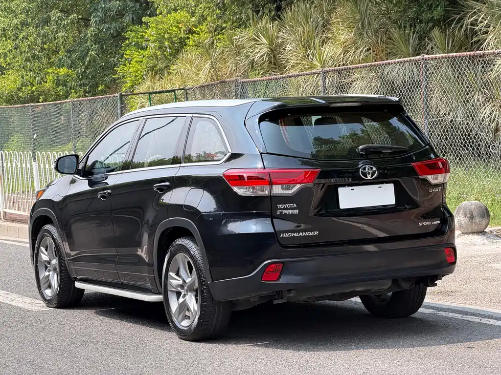 Toyota Highlander — фото 8