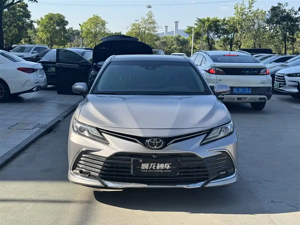 Toyota Camry — фото 2