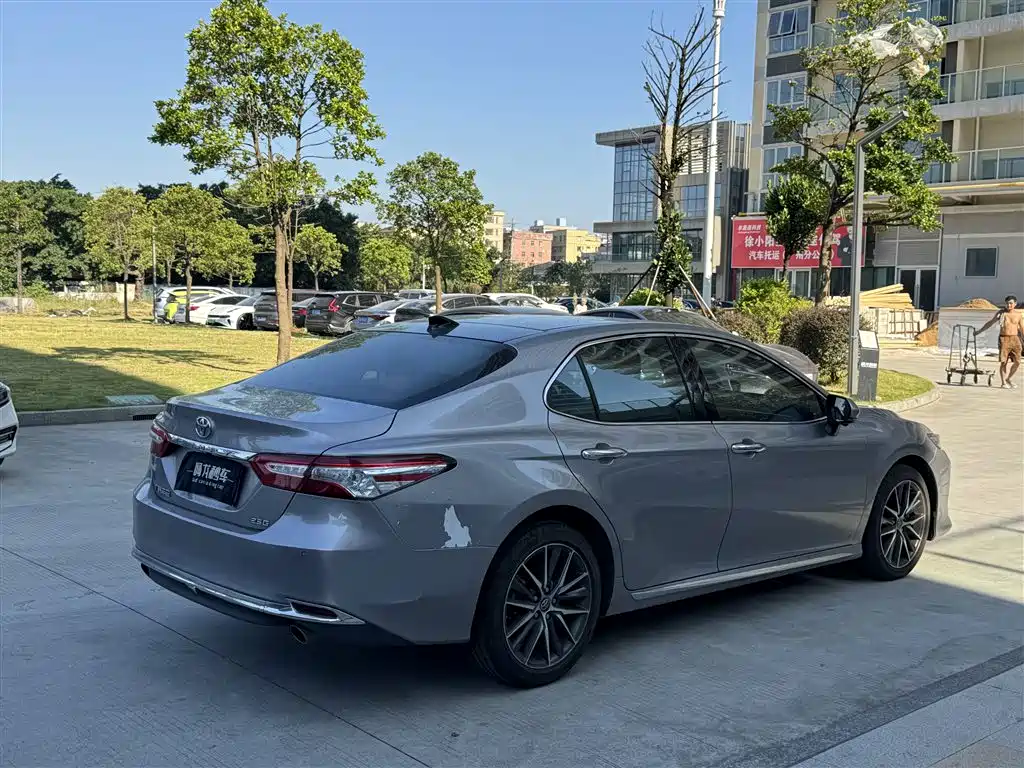 Toyota Camry — фото 9