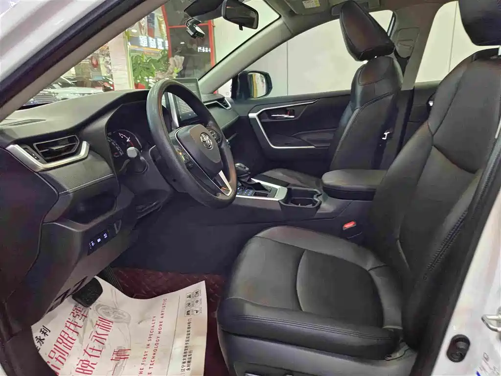 Toyota RAV4 — фото 4