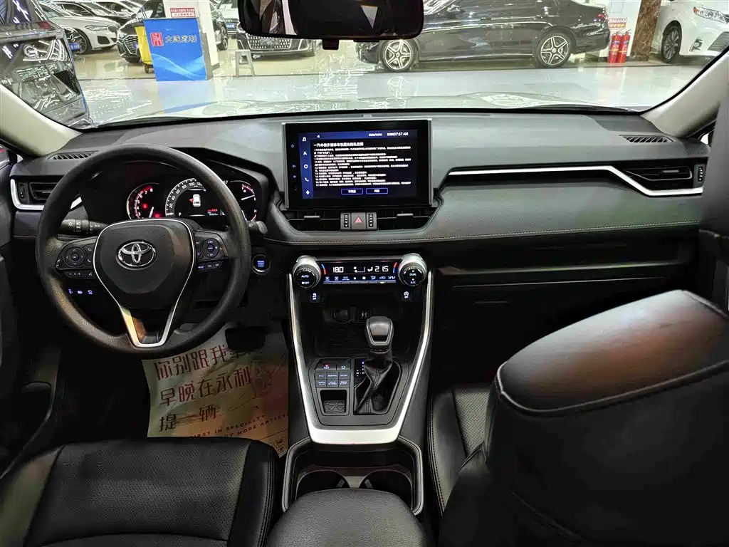 Toyota RAV4 — фото 6