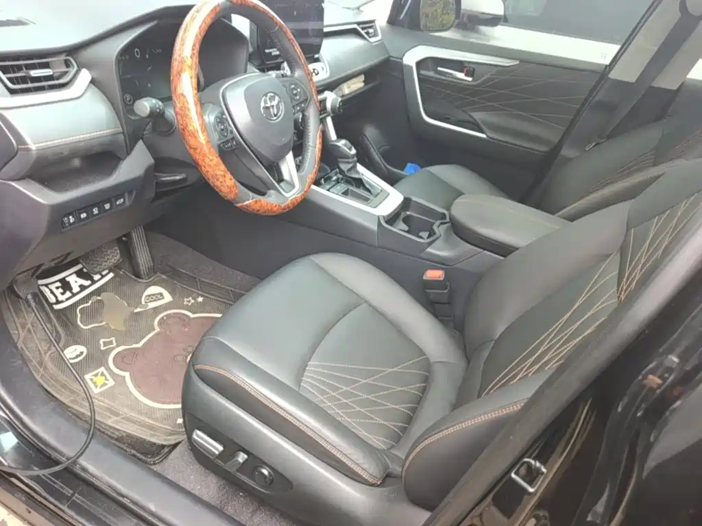 Toyota RAV4 — фото 14