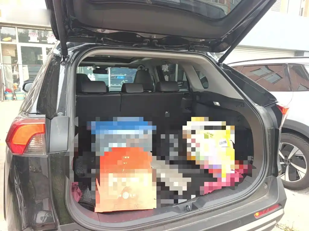 Toyota RAV4 — фото 18