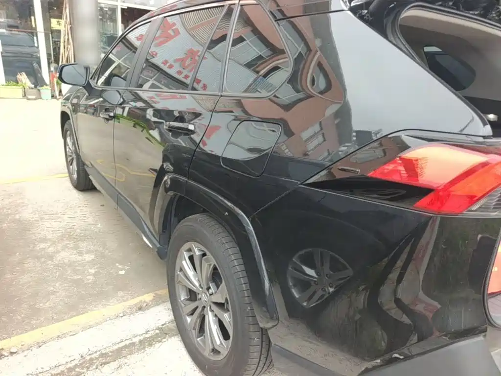 Toyota RAV4 — фото 4