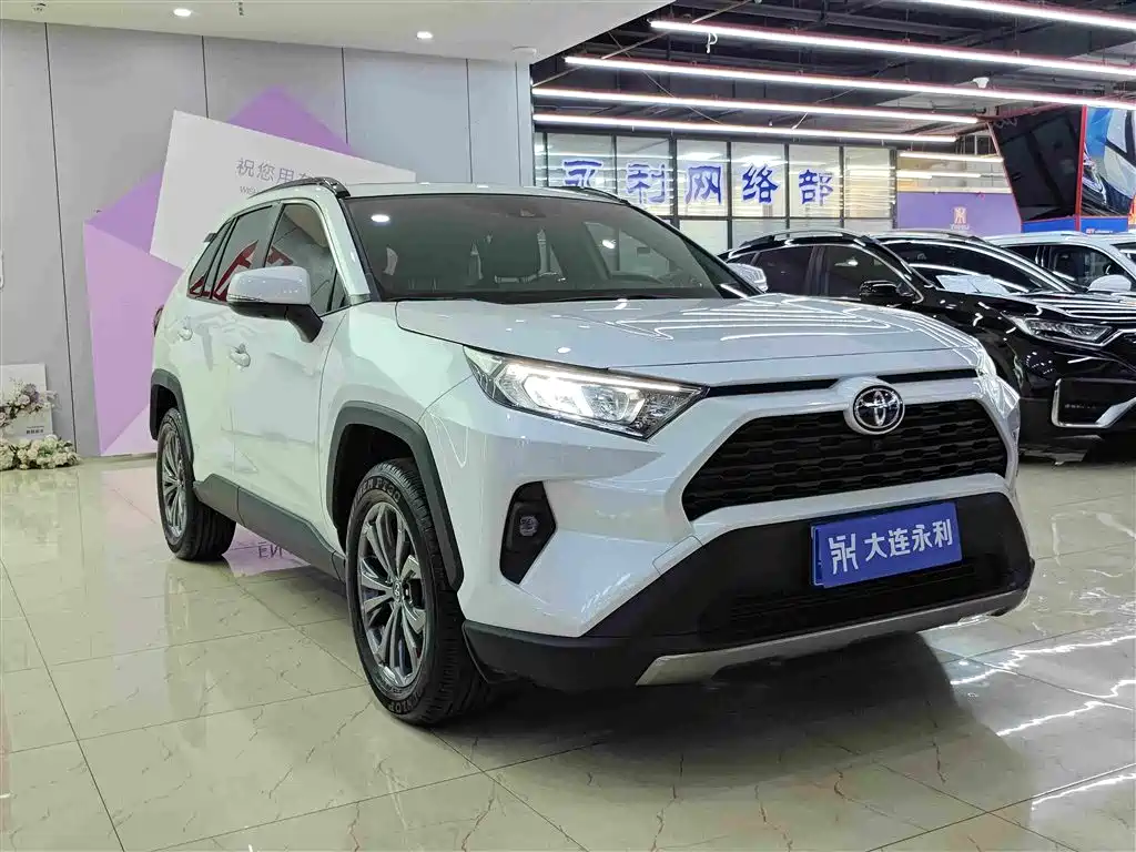 Toyota RAV4 — фото 3