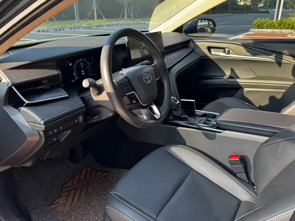 Toyota Camry — фото 4