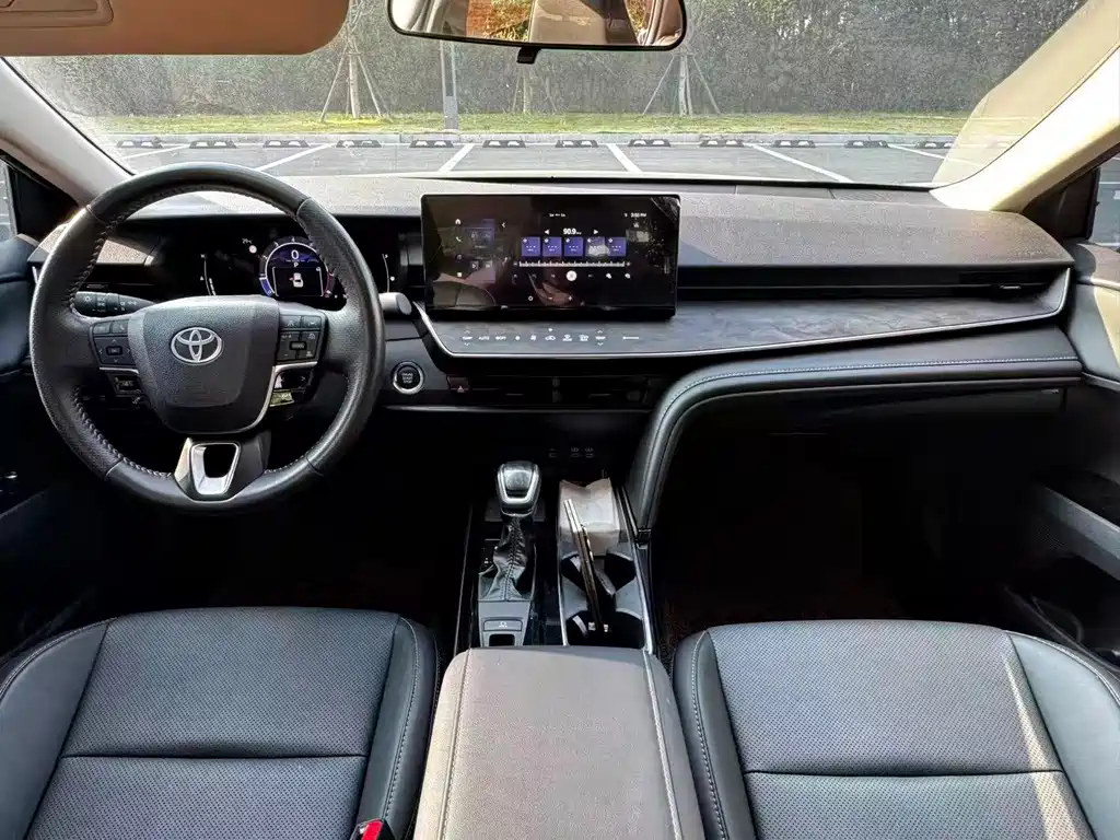 Toyota Camry — фото 5
