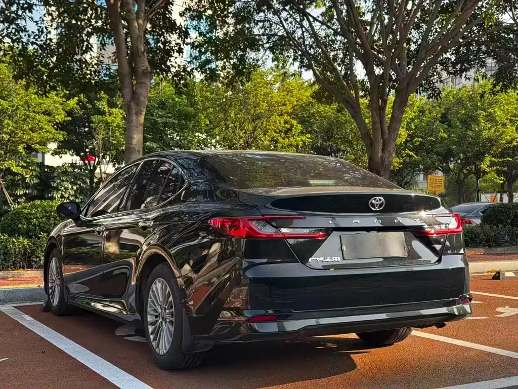 Toyota Camry — фото 7