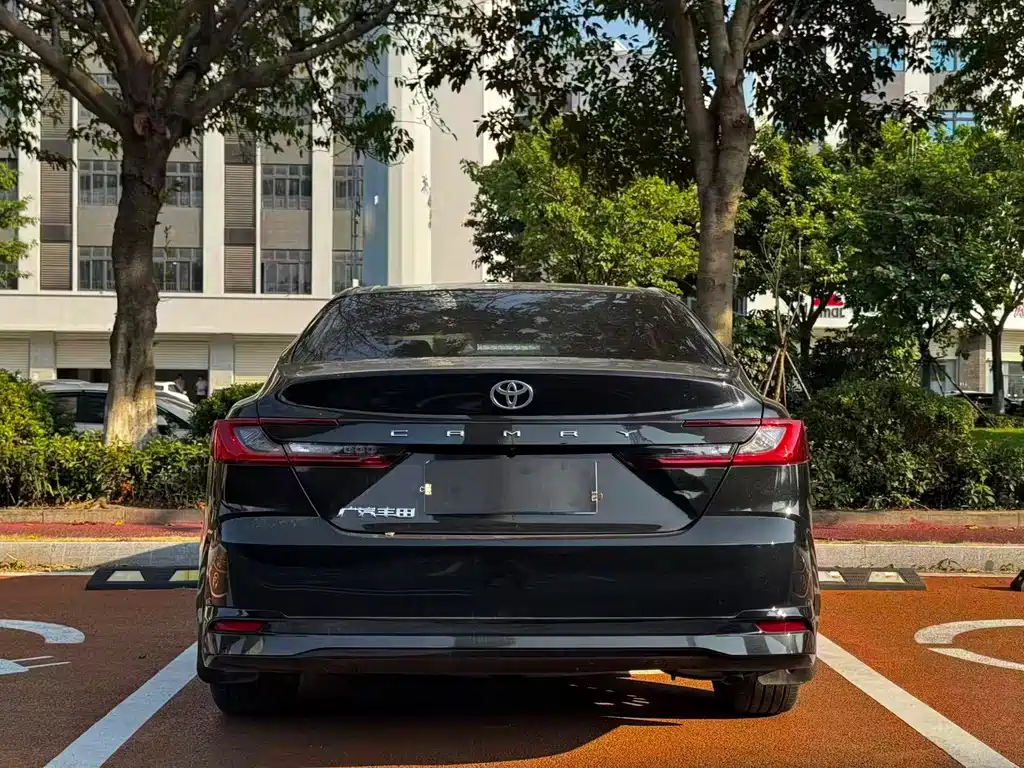 Toyota Camry — фото 8