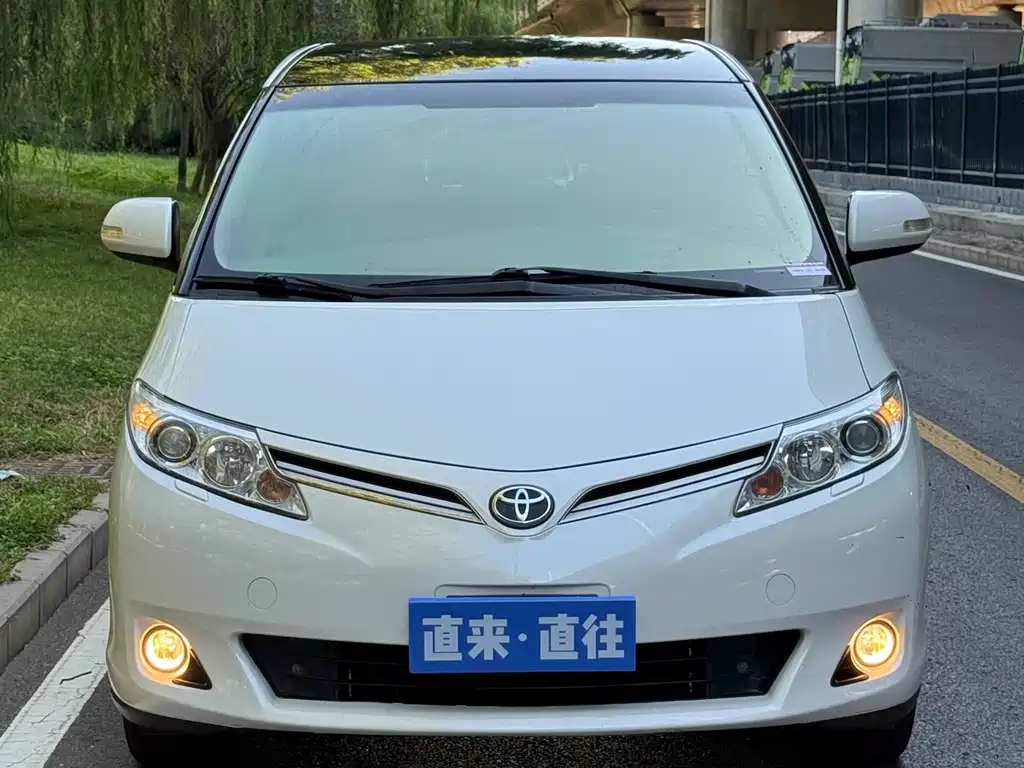 Toyota Previa — фото 2