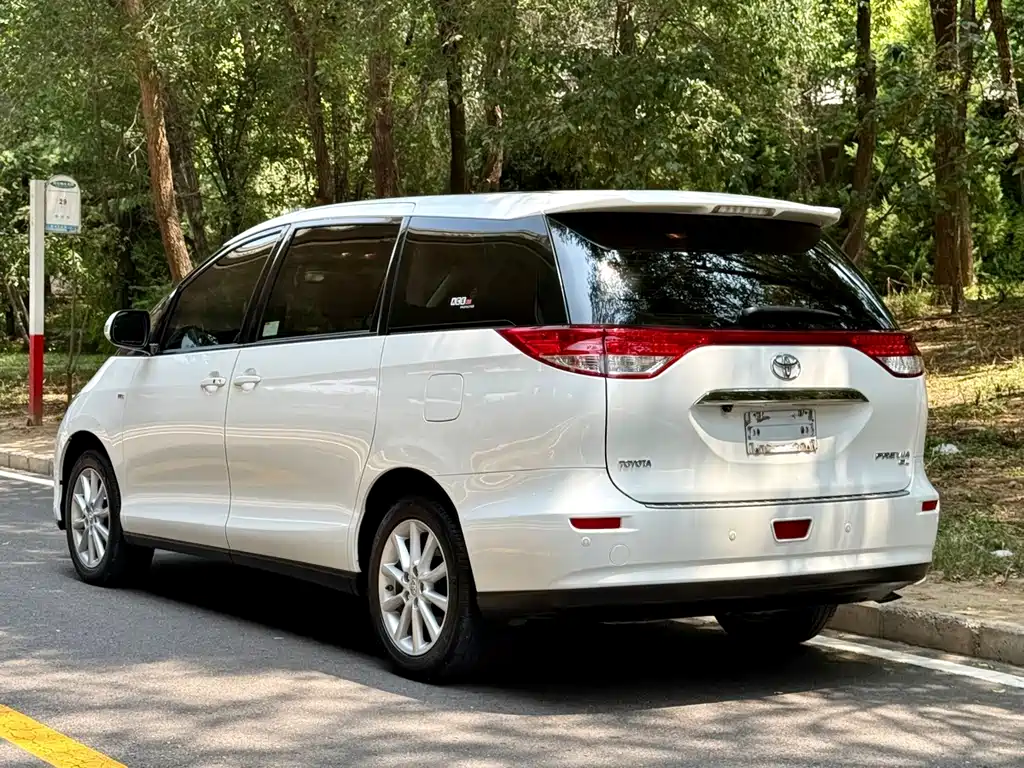 Toyota Previa — фото 14
