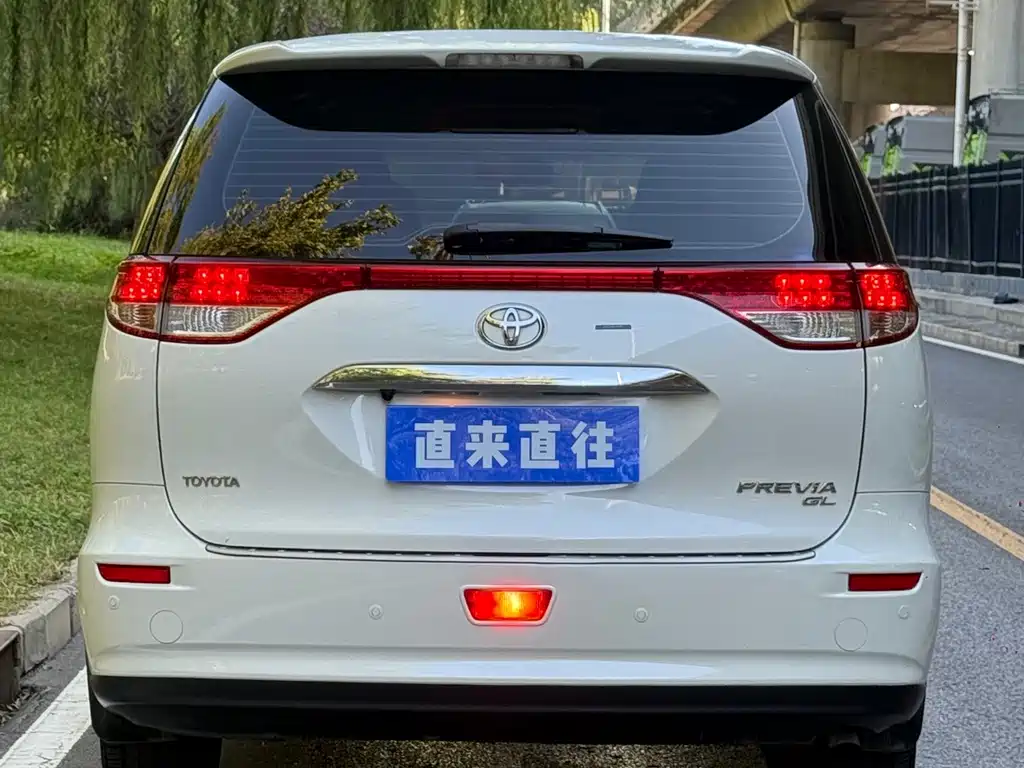 Toyota Previa — фото 15