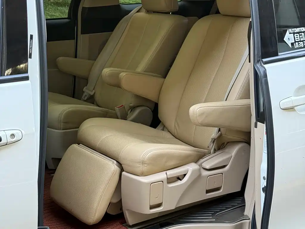 Toyota Previa — фото 8