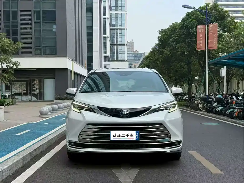 Toyota Sienna — фото 2