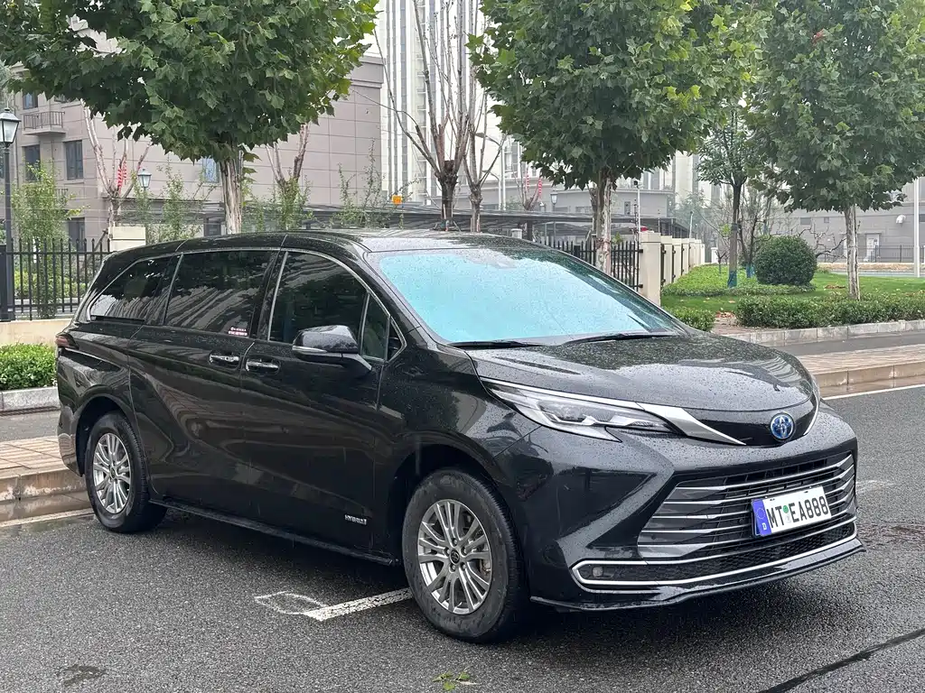Toyota Sienna — фото 3