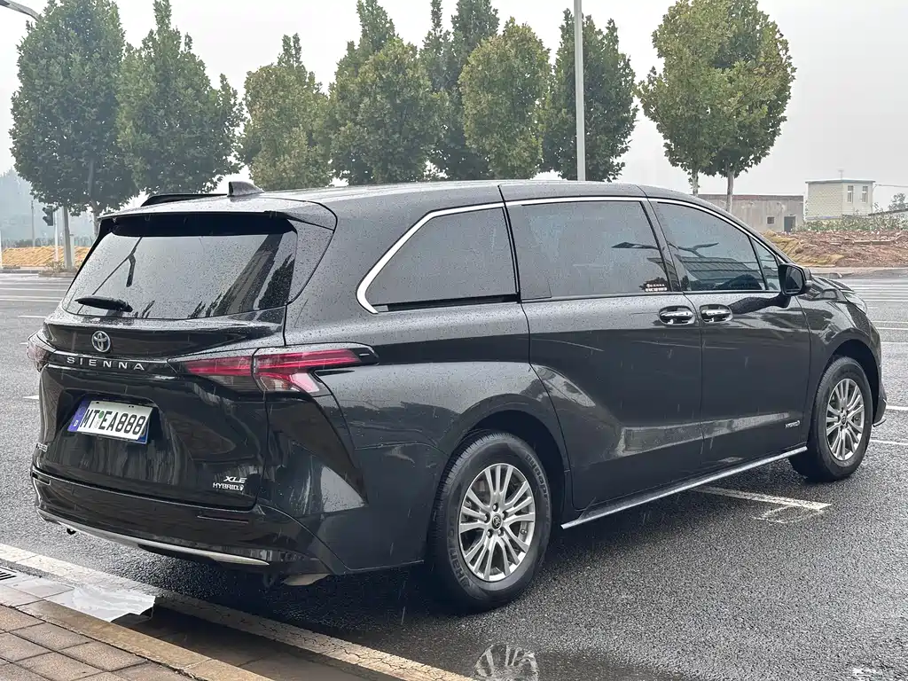 Toyota Sienna — фото 8