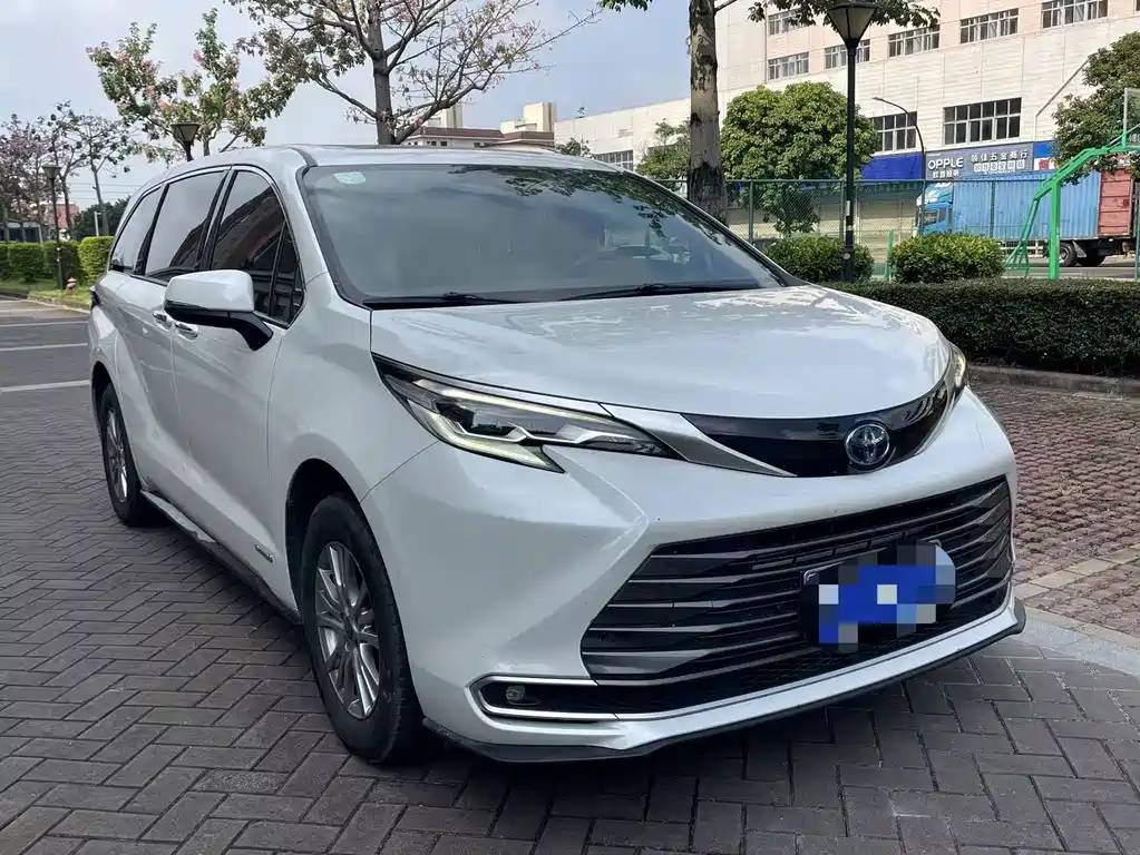 Toyota Sienna — фото 3