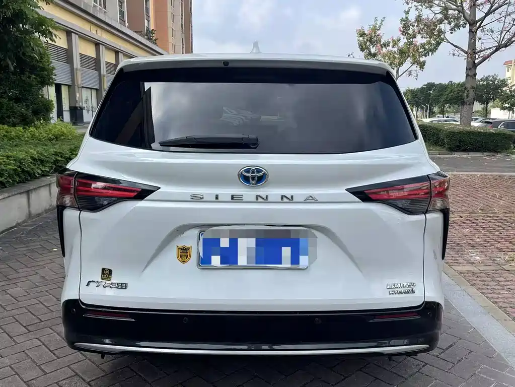 Toyota Sienna — фото 10