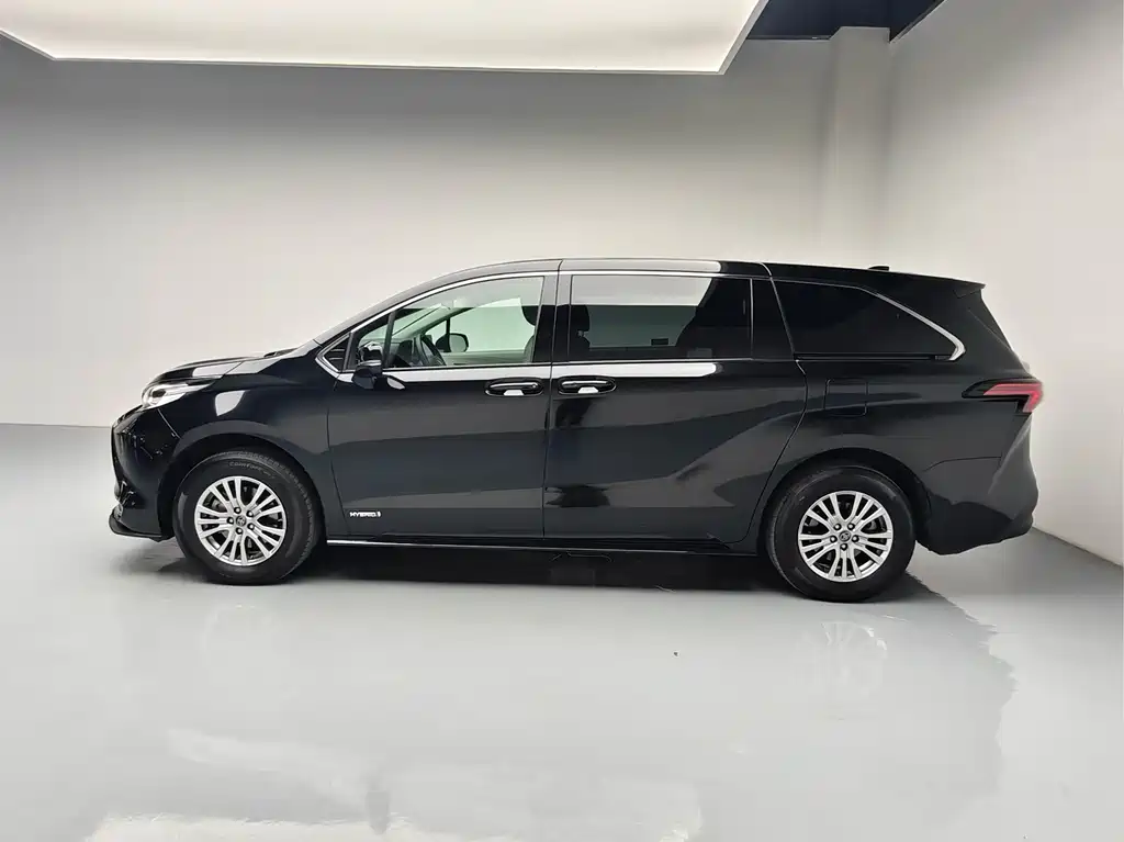 Toyota Sienna — фото 5
