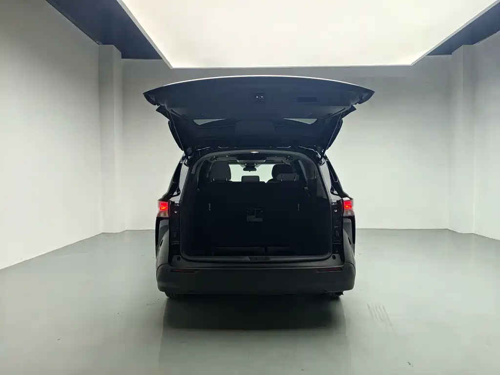 Toyota Sienna — фото 8