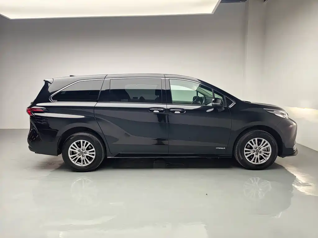Toyota Sienna — фото 9