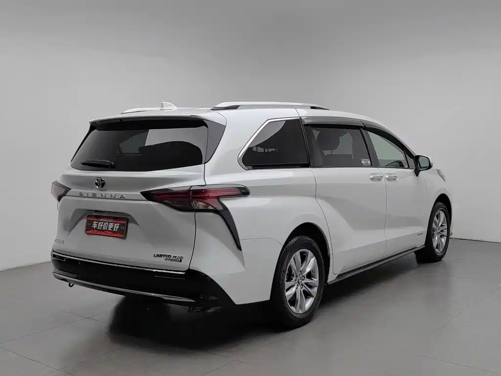 Toyota Sienna — фото 2