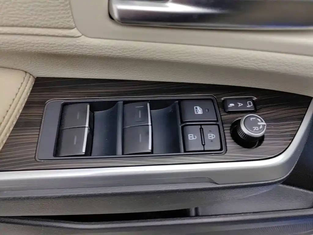 Toyota Sienna — фото 9
