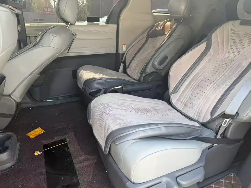 Toyota Granvia — фото 4
