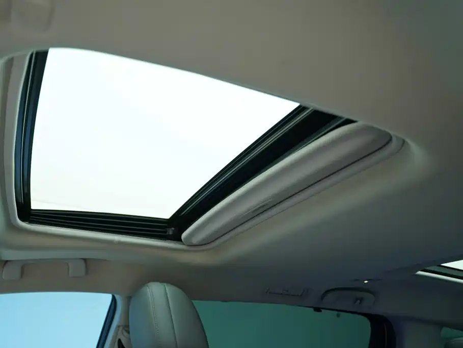 Toyota Granvia — фото 11