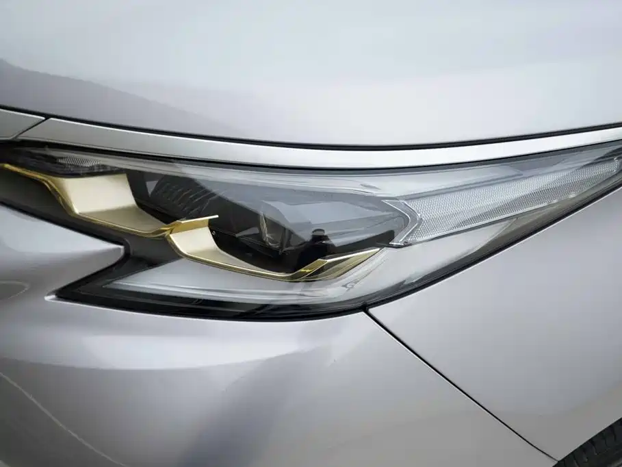 Toyota Granvia — фото 13