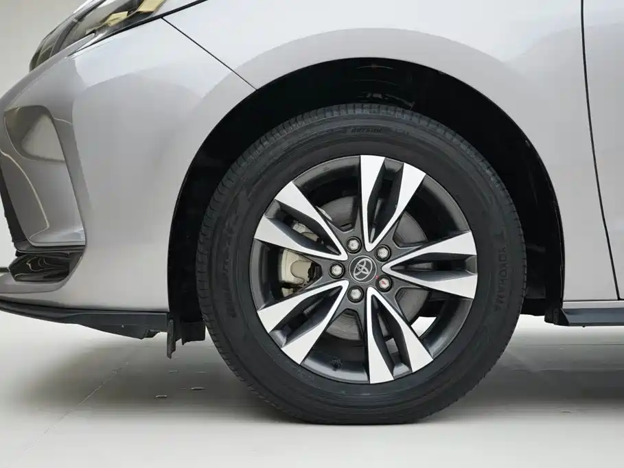 Toyota Granvia — фото 14