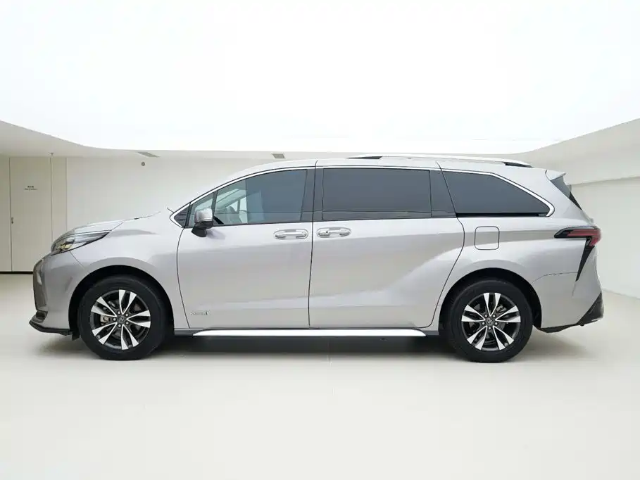 Toyota Granvia — фото 3