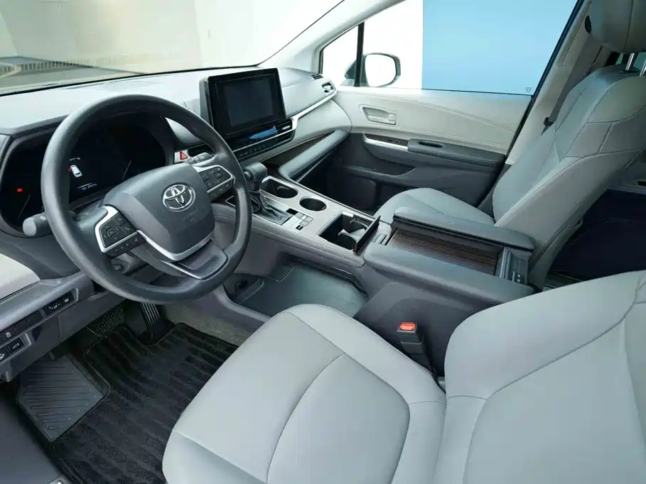 Toyota Granvia — фото 9