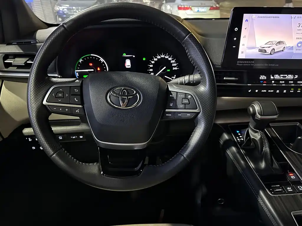 Toyota Sienna — фото 9