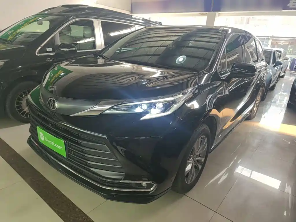 Toyota Sienna — фото 2