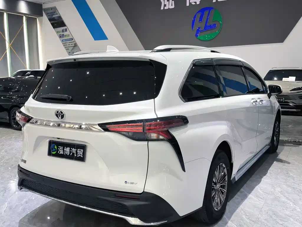 Toyota Granvia — фото 13