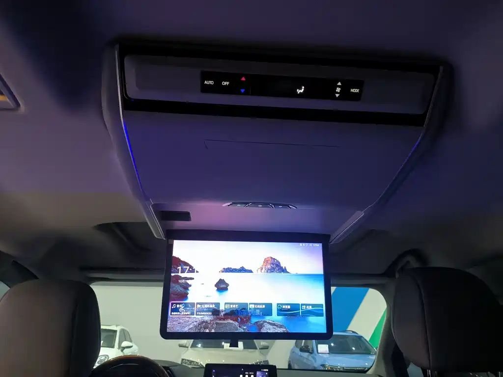 Toyota Granvia — фото 8